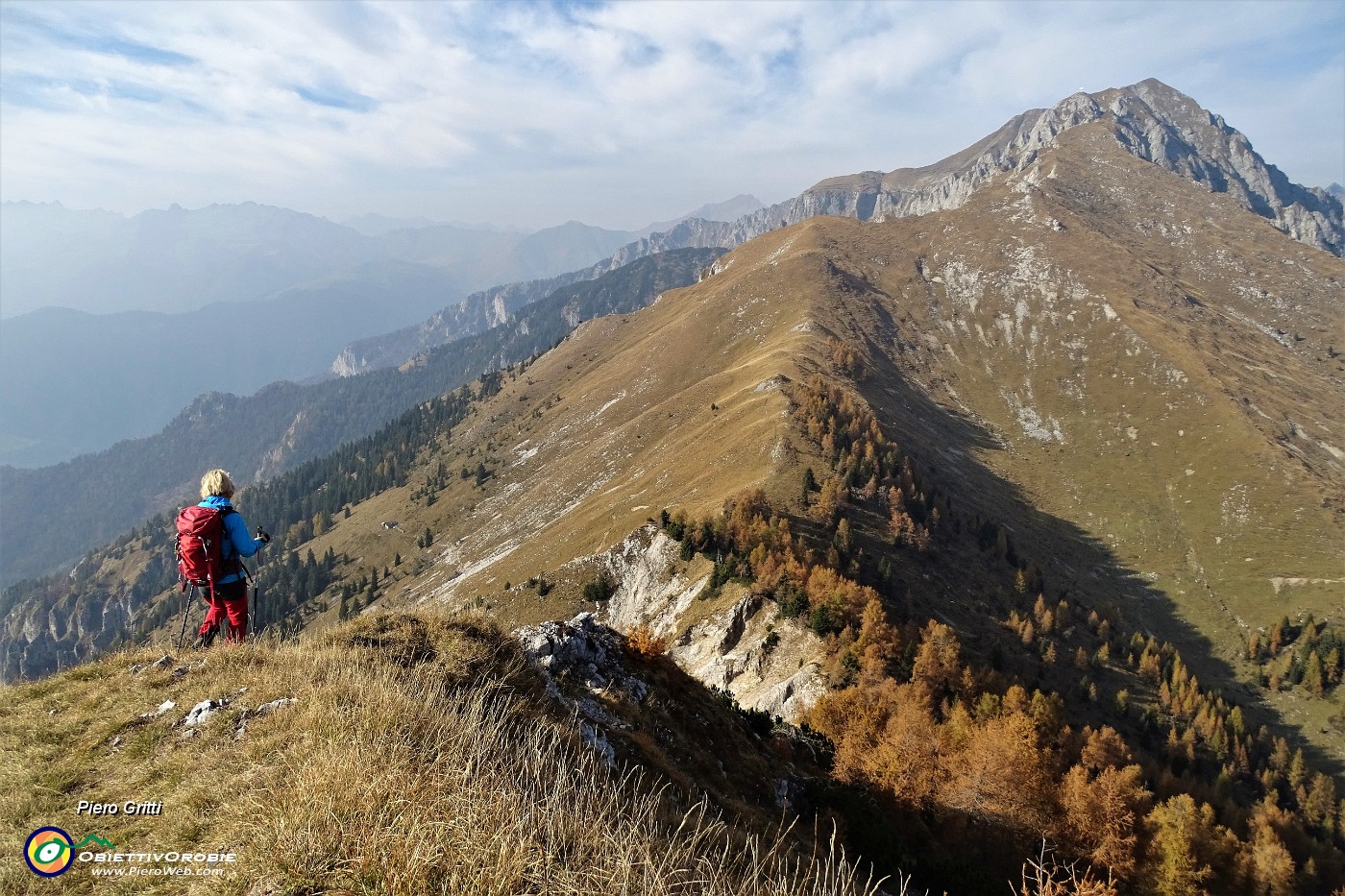 71 Scendiamo con vista in Monte Secco.JPG